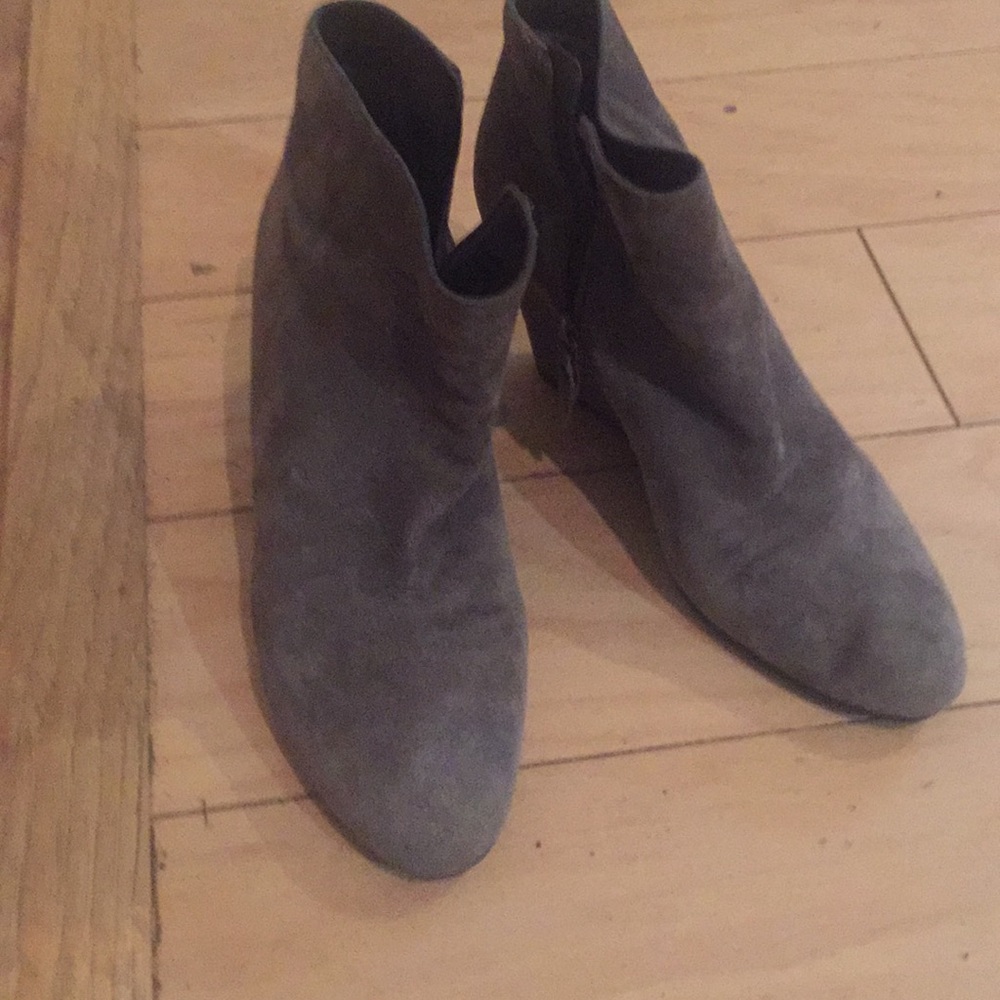 Banana Republic Gray Suede Wedges size 9